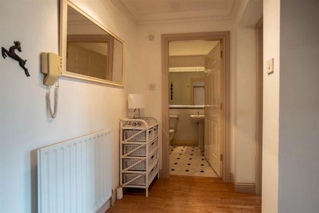 Flat for sale in Glasgow Road, Perth