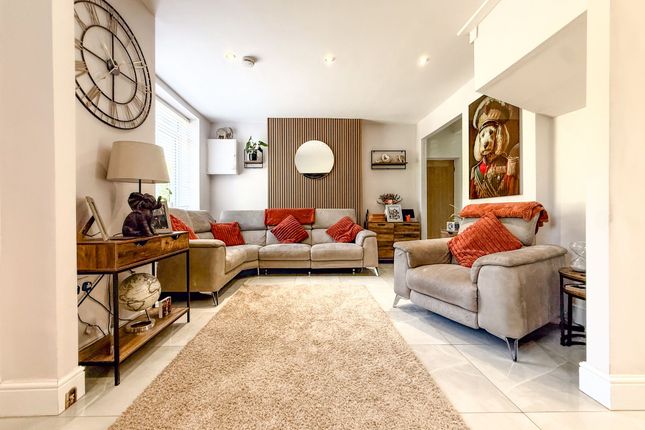 15 Halls Road Terrace, Newport photo 3