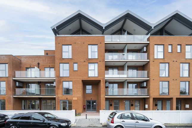 Flat for sale in East Road, London