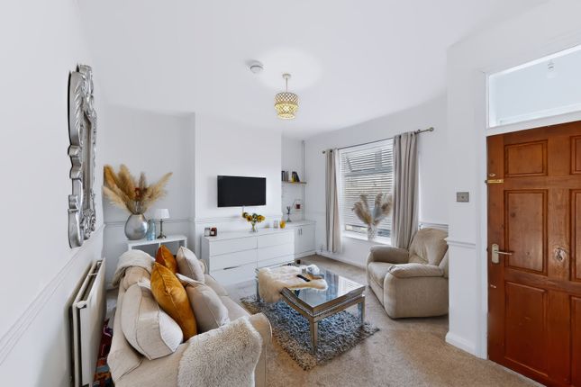 352 Park Road, Bolton photo 2
