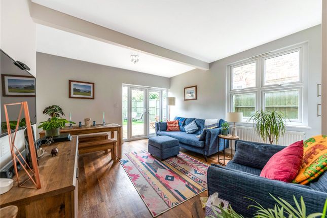 Flat for sale in Stondon Park, London