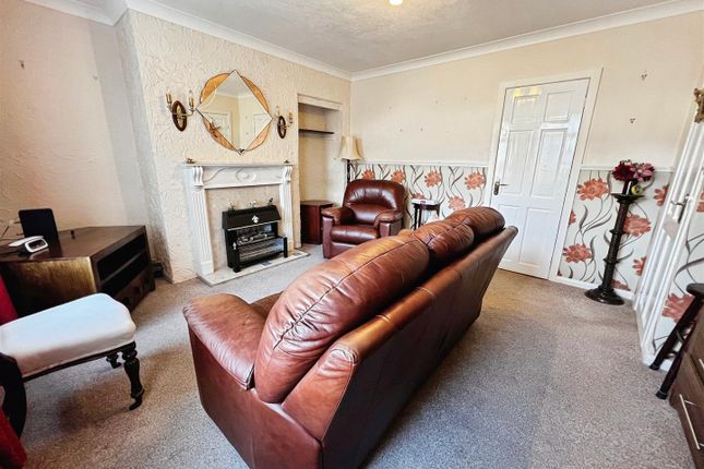91, Roundwood Avenue, Bradford photo 2