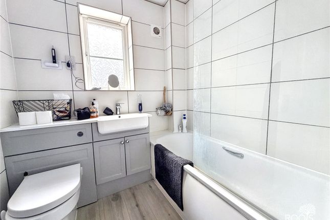 7, Tamarisk Court, Berkshire photo 3