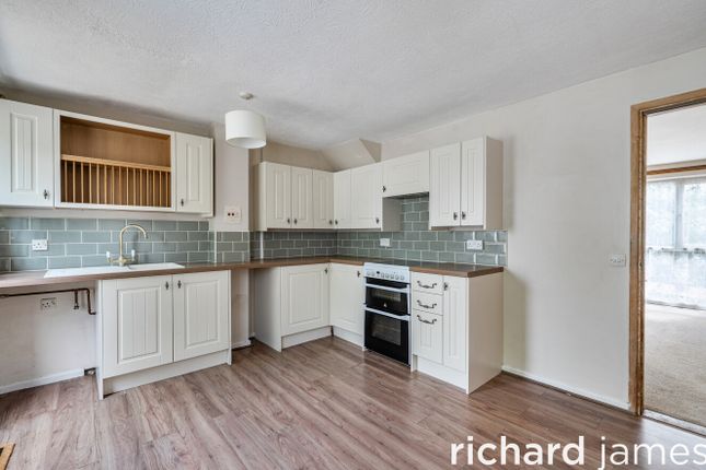 17, Aspen Close, Royal Wootton Bassett photo 2