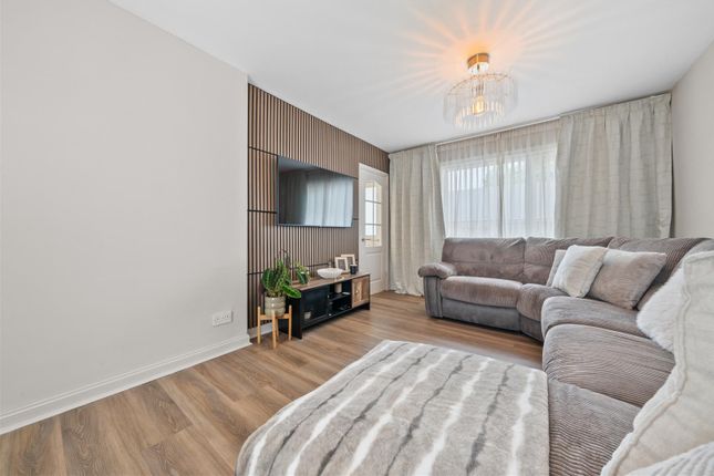 12, Cappers Court, Bathgate photo 4