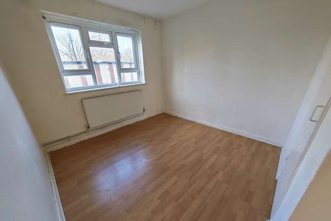 7 Grange Court, Old Ruislip Road, Northolt photo 4