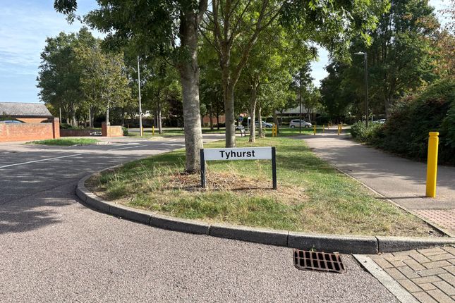 47, Tyhurst, Milton Keynes photo 4