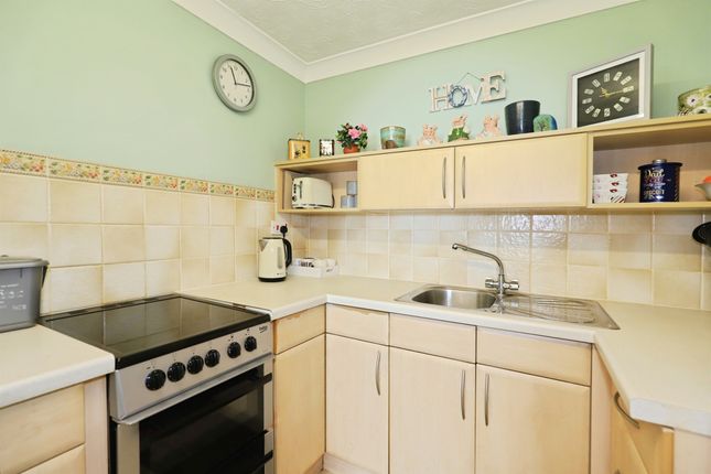 37, Grosvenor Park, Pennhouse Avenue, Wolverhampton photo 4