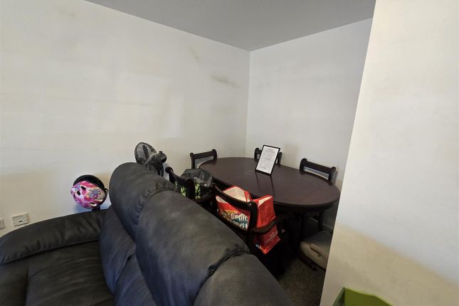 1, Trinity Court, Kingswood photo 4