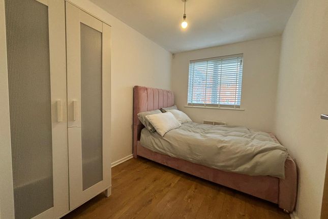 Flat to rent in Armstrong Quay, Liverpool