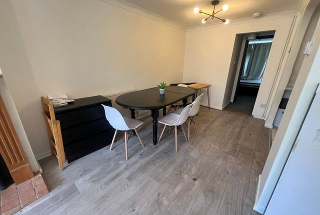 80, Canterbury photo 3