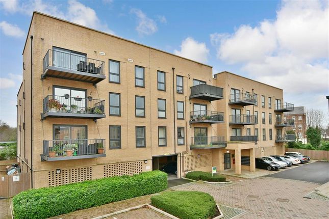 Flat for sale in Starboard Crescent, Chatham, Kent