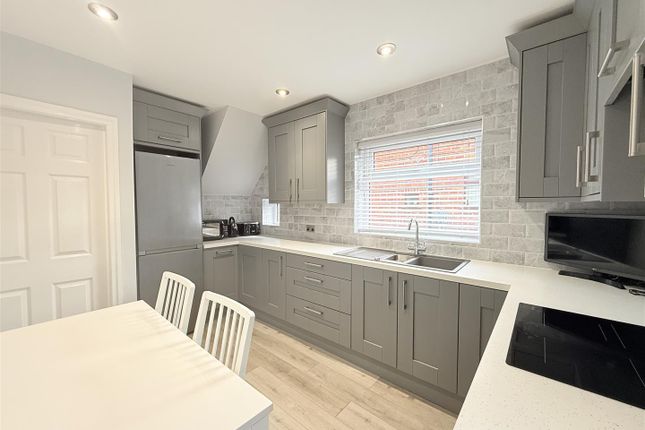 Palmerston Close, Manchester photo 3
