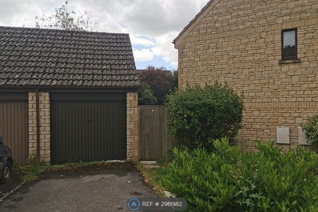 Hanstone Close, Granhams Lane, Cirencester photo 3