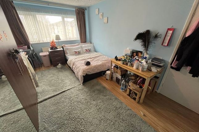 Flat for sale in Byron Way, Northolt