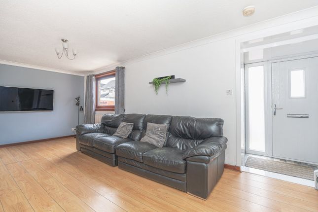 32, Valleyfield Place, Cowdenbeath photo 4