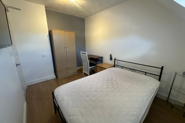 Room 5 49, PETERBOROUGH photo 5