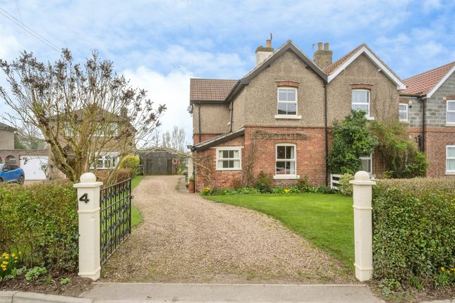 3-bed house on 4, Blyton Road, Gainsborough, £260,000