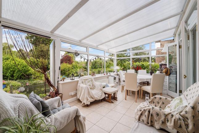 33, Upper Pines, Banstead photo 4