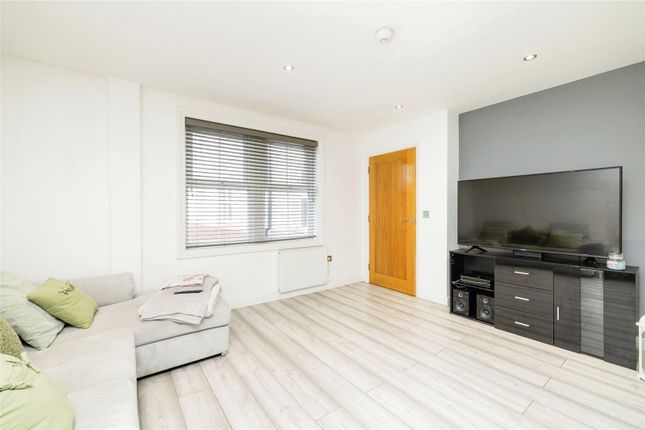 Flat for sale in West Bar Street, Banbury, Oxfordshire
