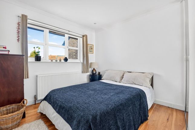 12, Anderson Close, Acton photo 4