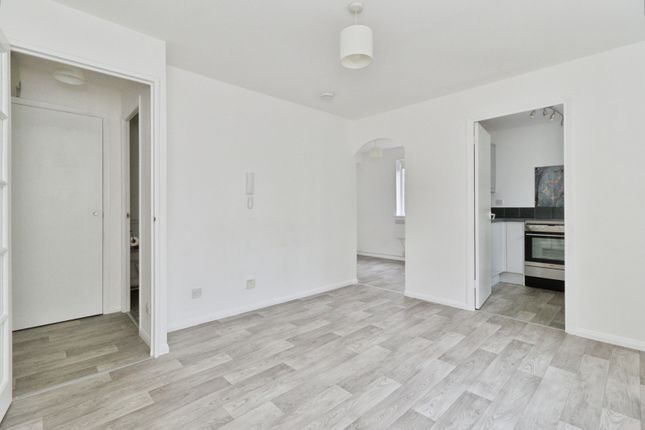 153, Ruston Road, London photo 4