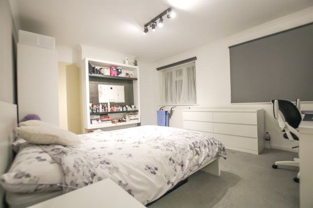 Flat for sale in Edgeworth Close, London