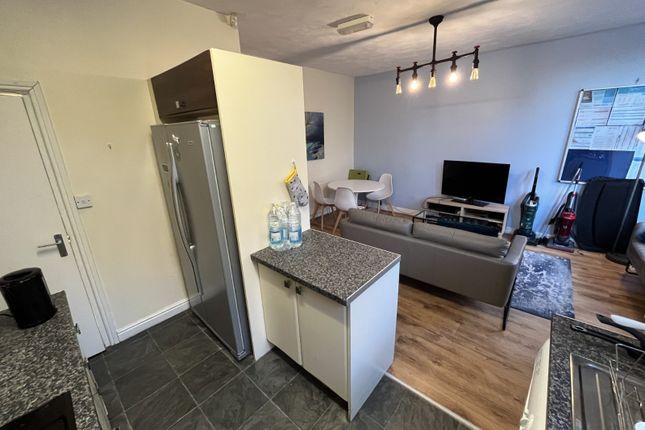 11, Talbot Avenue, West Yorkshire photo 5