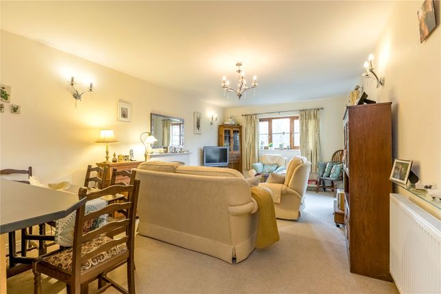 Apartment 31,, Holme Valley Court, Thongsbridge photo 2