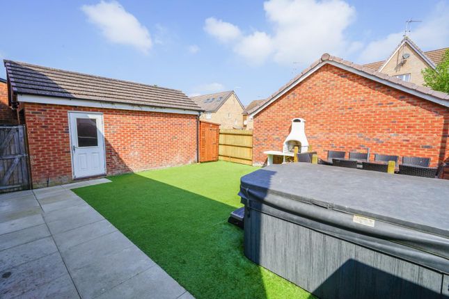 Detached house for sale in Fieldfare, Leighton Buzzard