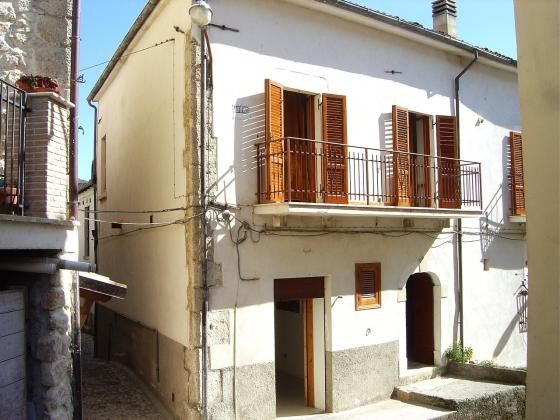Thumbnail Town house for sale in Castel di Ieri, L\'aquila, Abruzzo