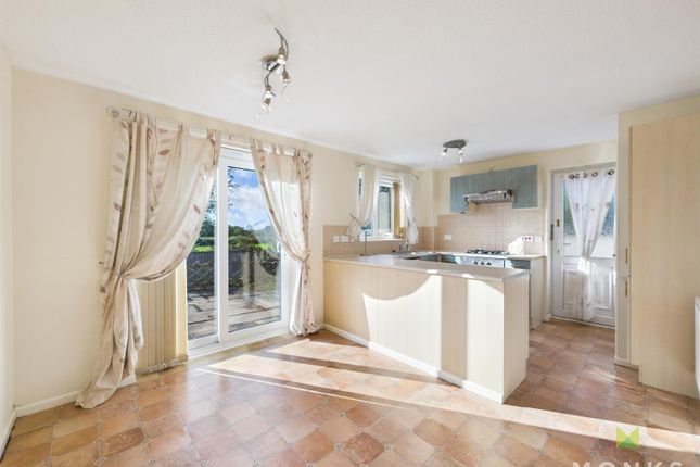 2, Juniper Close, Oswestry photo 2