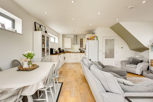 137, Prittlewell Chase, Westcliff-on-sea photo 4
