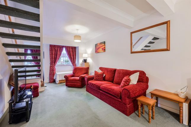 62, Smithy Lane, Tadworth photo 3