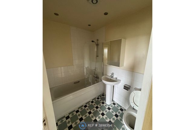 Flat, Lyme Place King St, Dukinfield photo 3