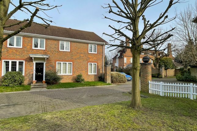 11, Dove House Green, Weybridge photo 2