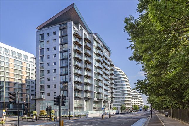 Thumbnail Flat to rent in Lanson Building, Chelsea Bridge Wharf, London