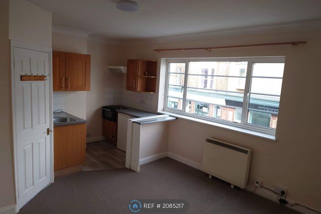 Flat to rent in King Georges Place, Maldon