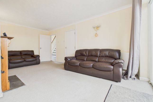 10 Eastfield Road photo 3