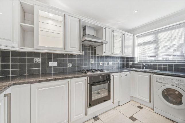3, Mayfield Close, Walton-on-Thames photo 4