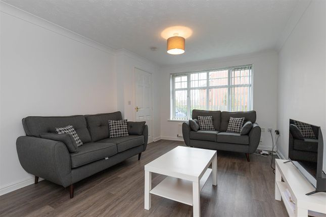 24, Watermeadow Grove, Stoke-On-Trent photo 3