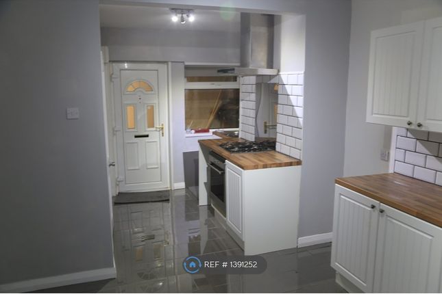 Thumbnail Maisonette to rent in Greenfield Road, Greenfield, Holywell
