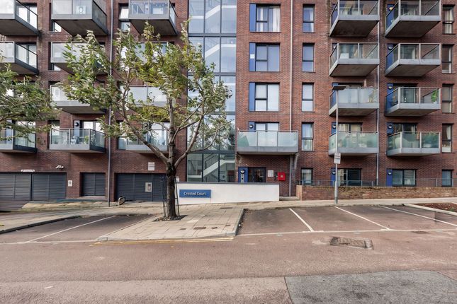 Flat 5, Crested Court, London photo 2