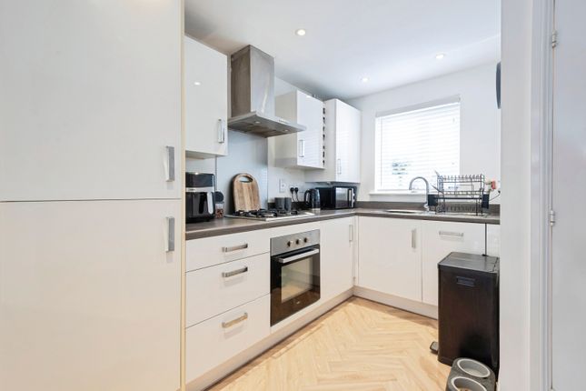 31, Chaffinch Green, Henlow photo 2