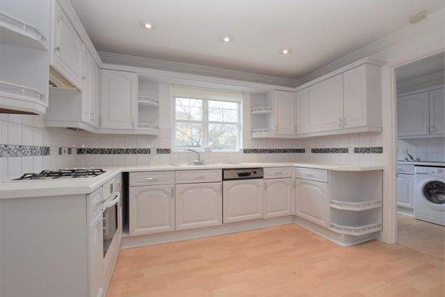 36, Woodfield Way, Reading photo 2
