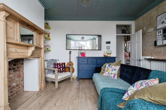 4, Heathland Terrace, Greater Manchester photo 4