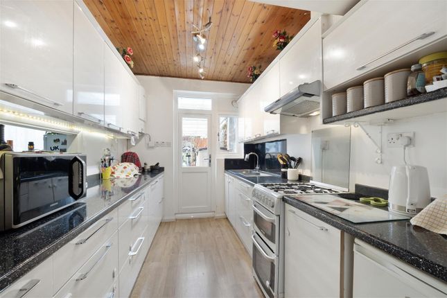 9, Leafield Road, Sutton photo 3