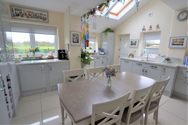 Oakwood Cottage London Road, Crewe photo 3