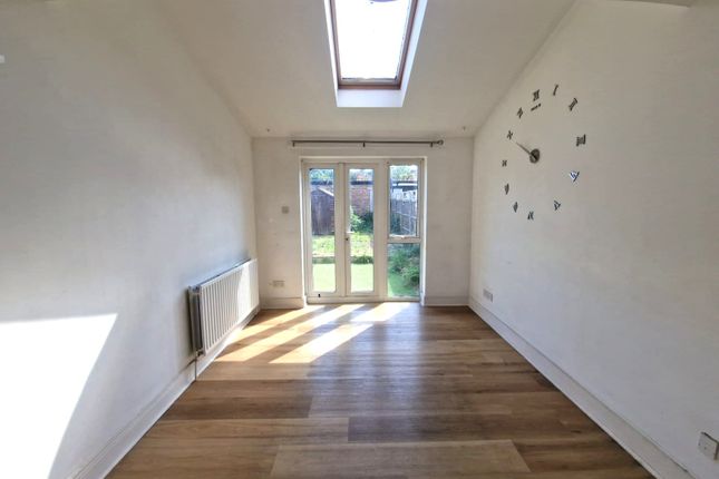 29, Eastleigh Avenue, Harrow photo 3