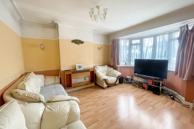 8, Churchbury Close, Enfield photo 4